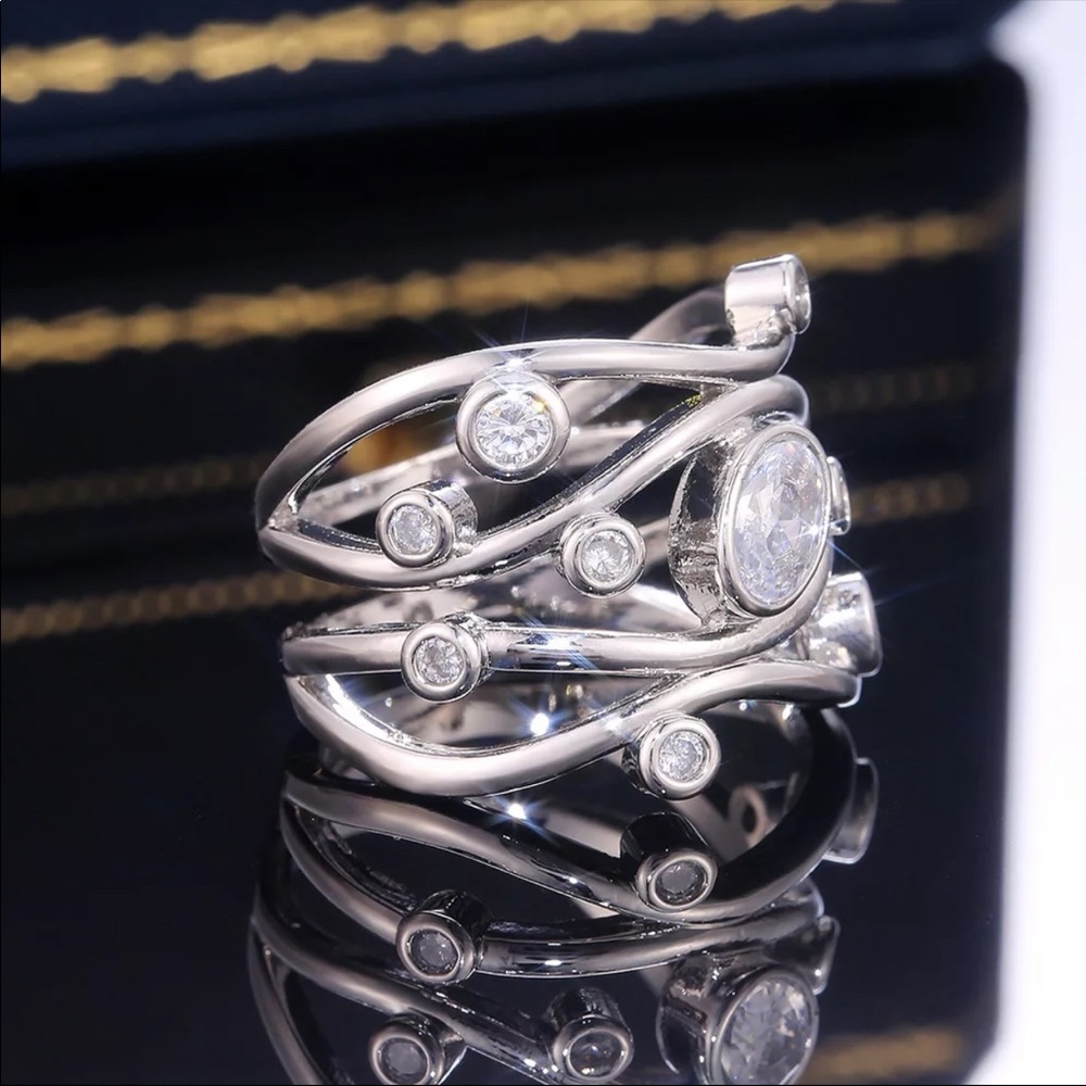 Oval Cut 925 Silver Lovely Diamond Ring New - Picture 3 of 6